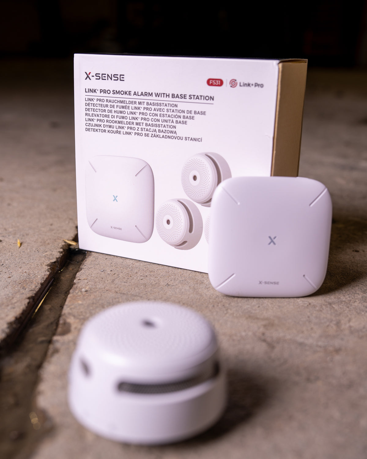 Pro smoke alarm with base station